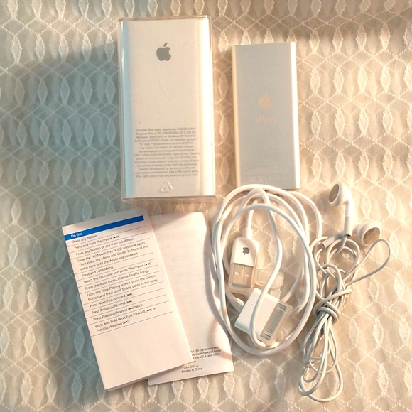 Apple iPod Nano A1199 2GB - 2nd Generation - Silver (MA477LL/A) - D1 - Picture 2 of 5